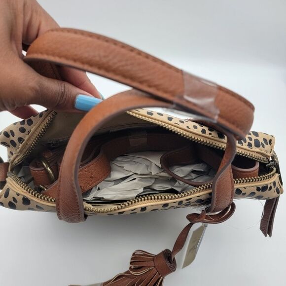 NWT UNIVERSAL THREAD Goods Co. Leopard Pleather Lined Crossbody - Picture 6 of 8